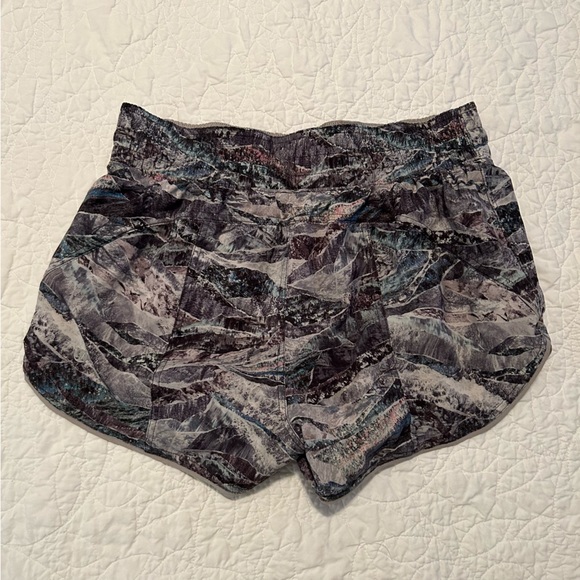 Lululemon Choose A Side Shorts 3" Springscape Multi / French Clay - Picture 5 of 12